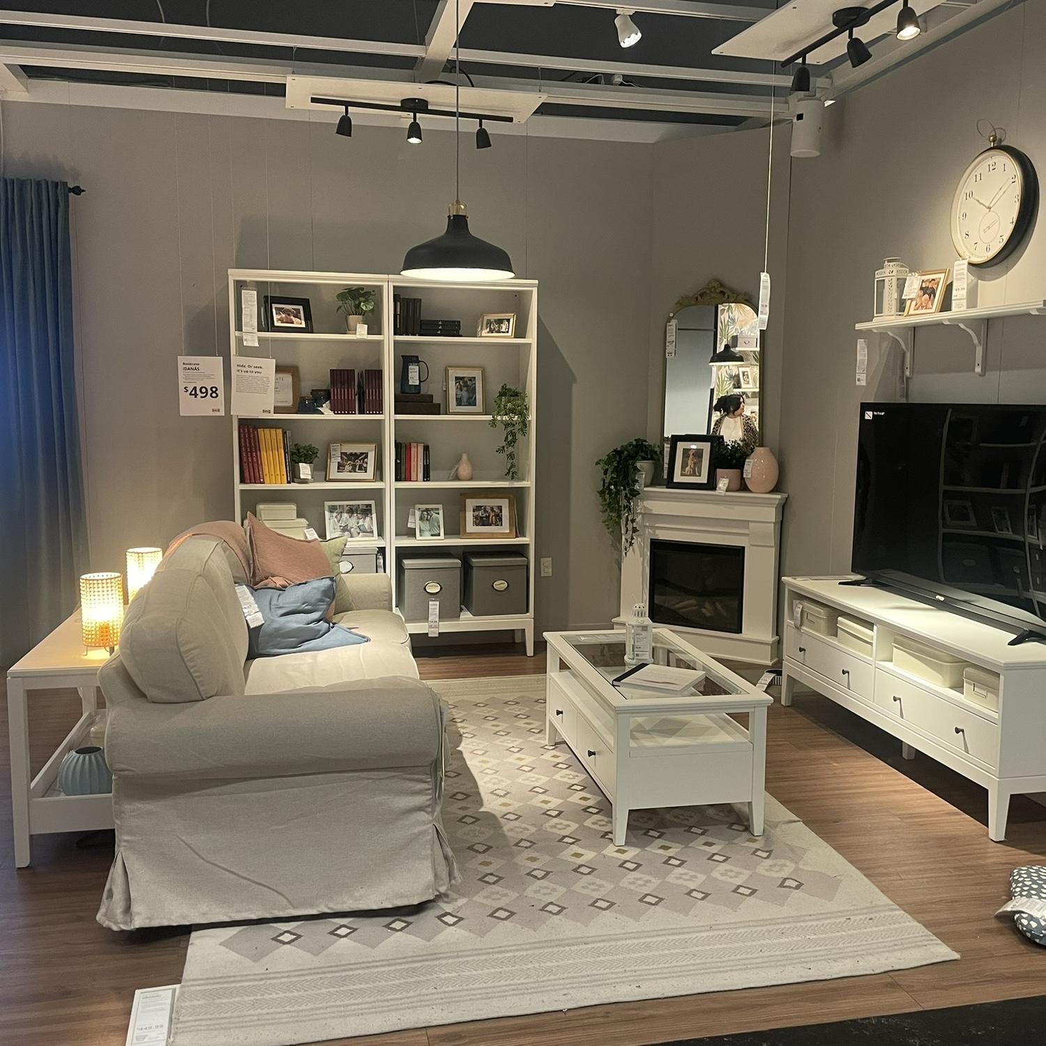 Valentine’s Day, they went to IKEA and tried to figured out their favorite color for their future home, white is their favorite color!