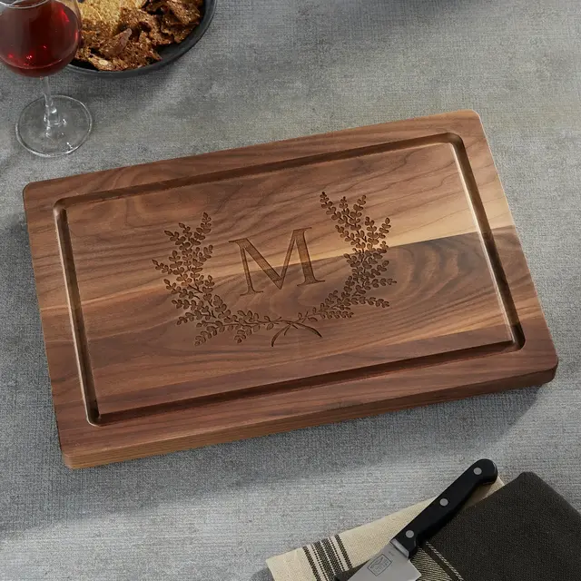 Maple Leaf Engraved Walnut Cutting Board-No Handles