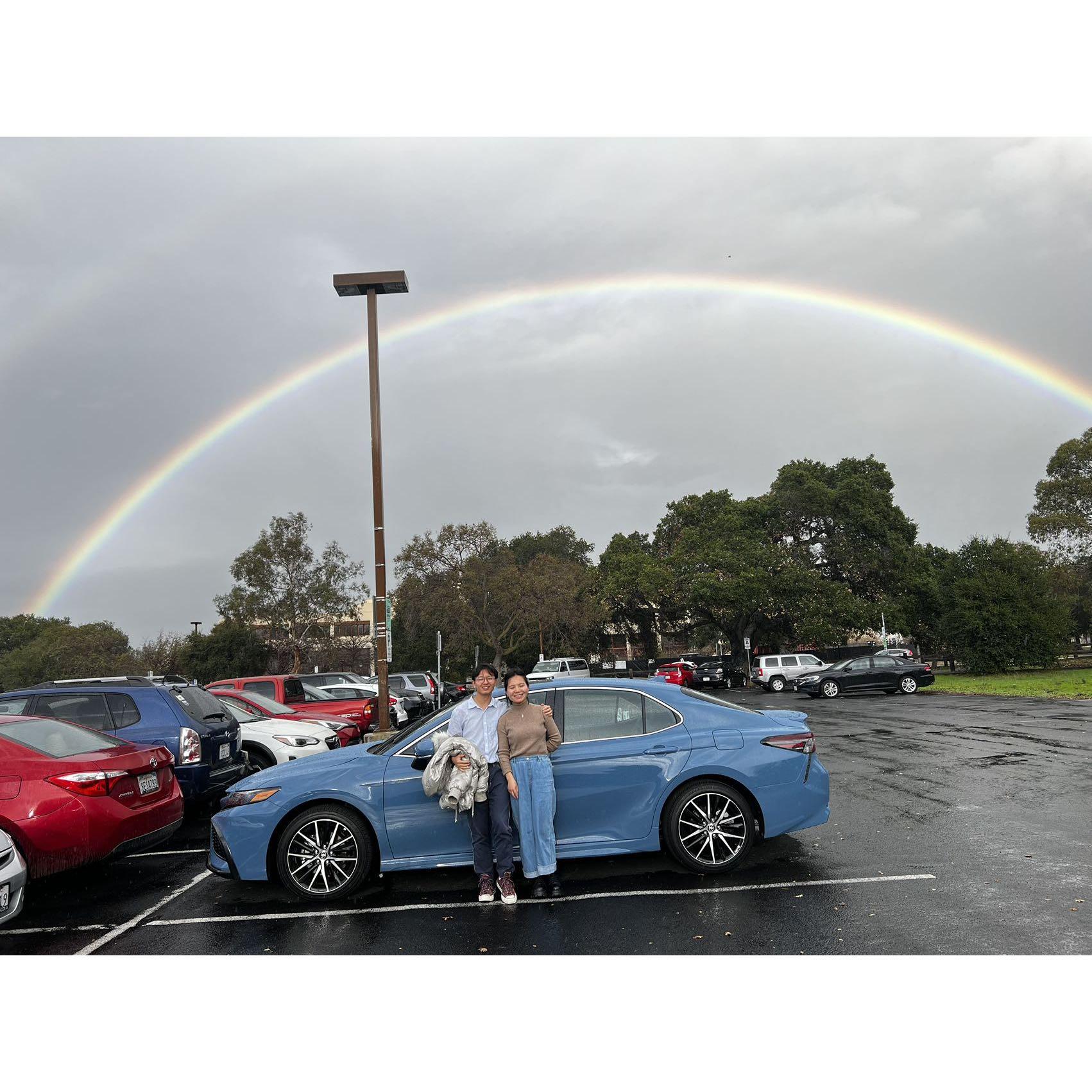 New car encountered the big rainbows.