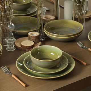 Riley 16-Piece Dinnerware Set, Service for 4
