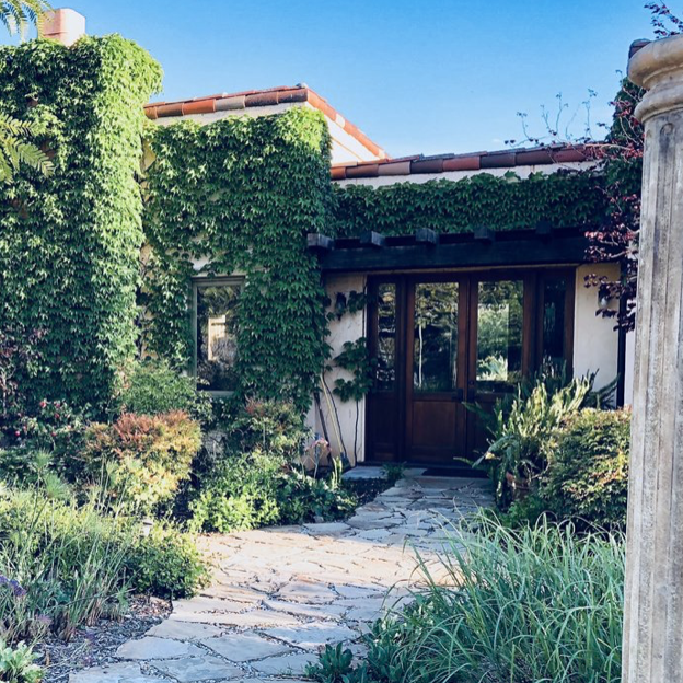 The Wedding Website of Frances Torres and Ian Ellis