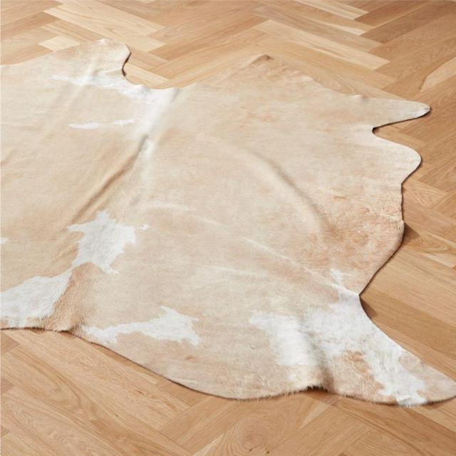 Light Tan Cowhide Rug 4'x6'