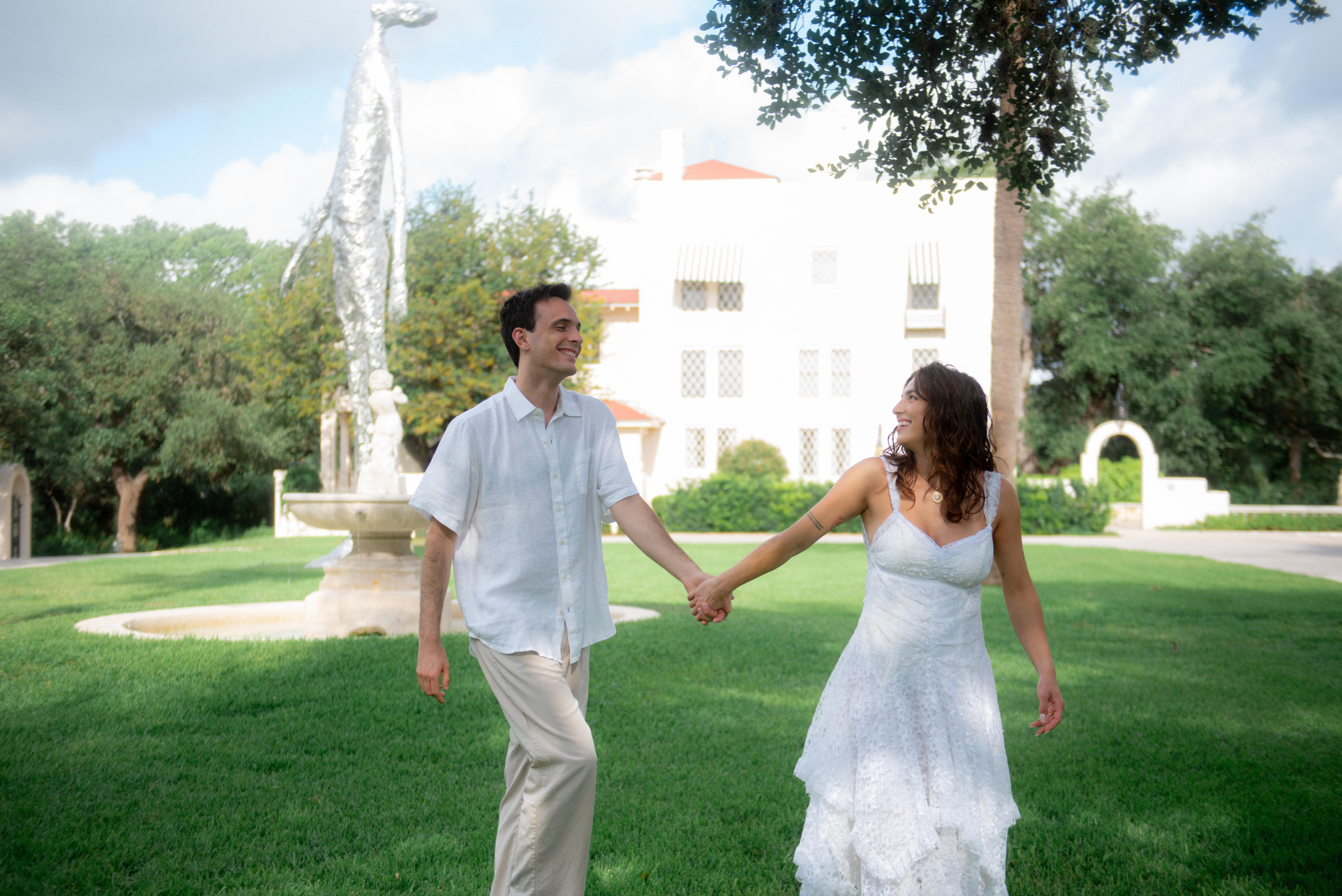 The Wedding Website of Lauren Robinson and James Hébert