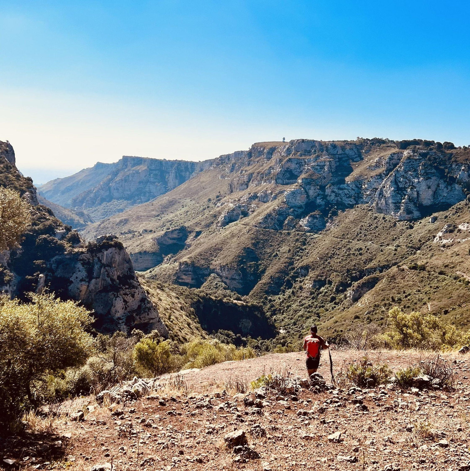 The days after he show is beach town Avola and took her hiking on his favorite place - Cavagrande. Sicily's grand canyon.