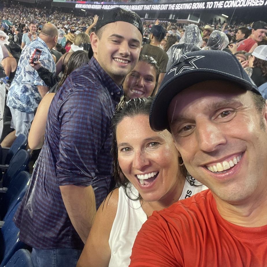 Making the most of a rainy night with family and Luke Combs! 07/22/23