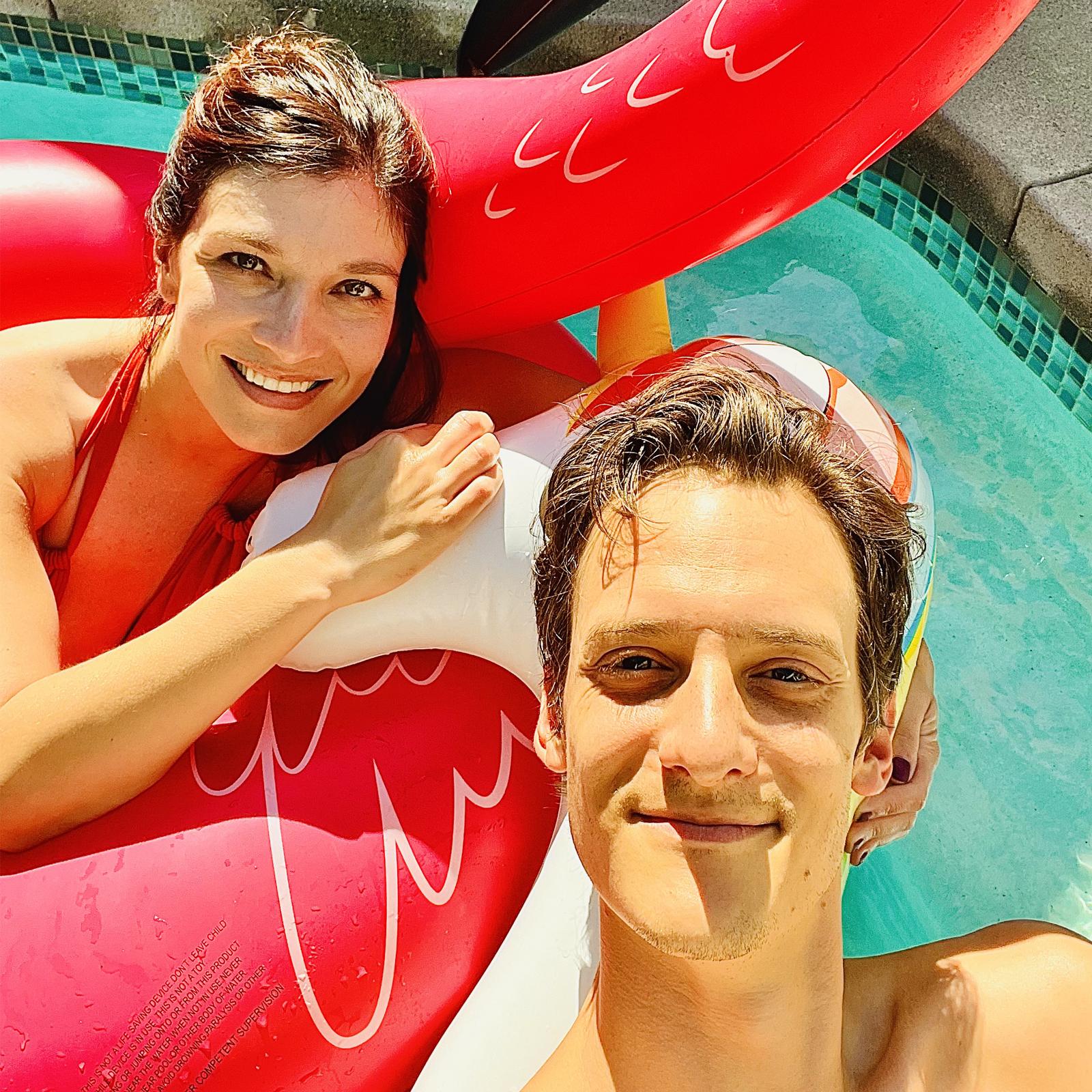 Floating flamingos.🦩