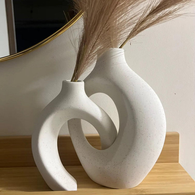 Modern Ceramic Vase Hollow Nordic Vase Home Decoration Modern Hollow Flower Vases for Living Room Bookshelf