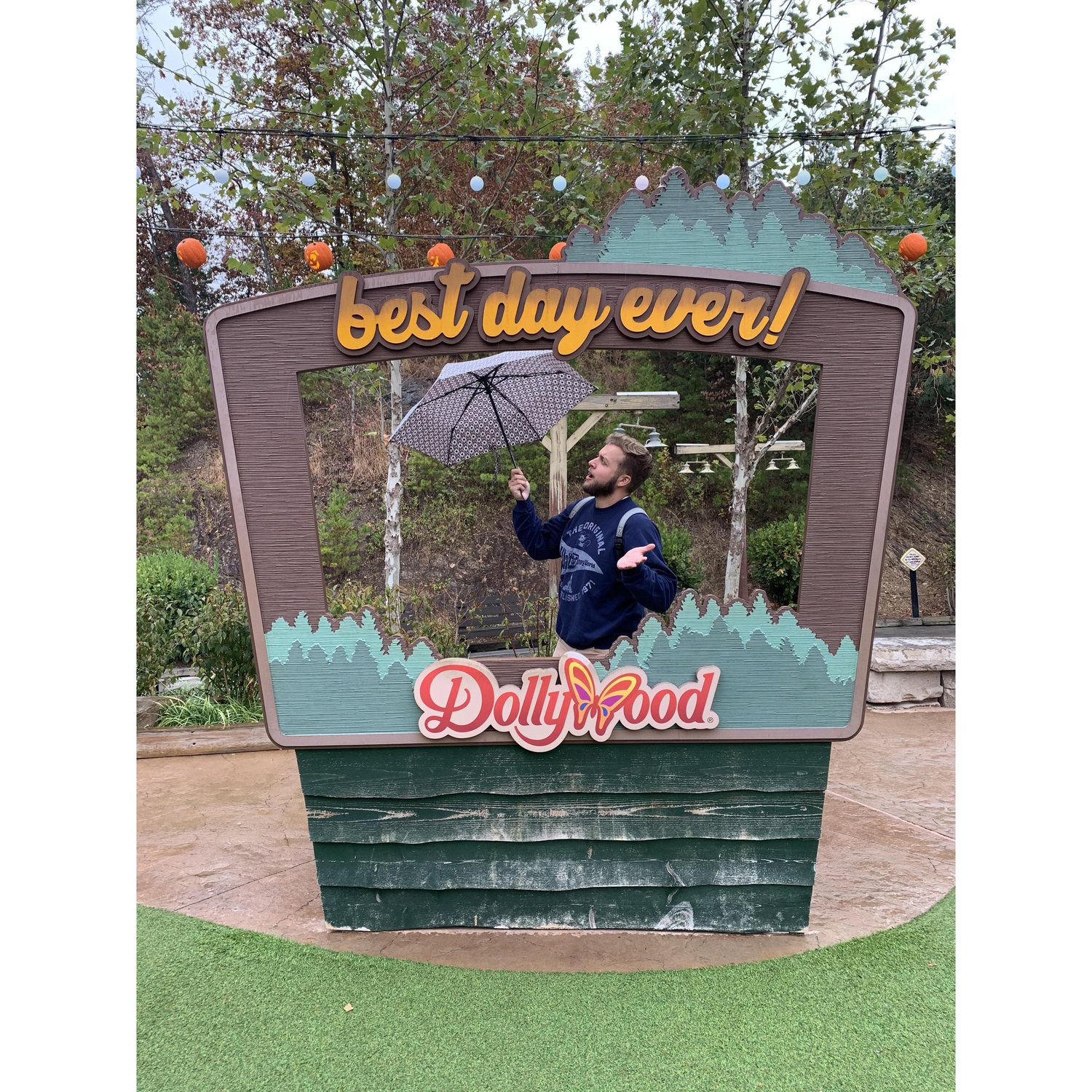 October 2019 - a rainy Dollywood day