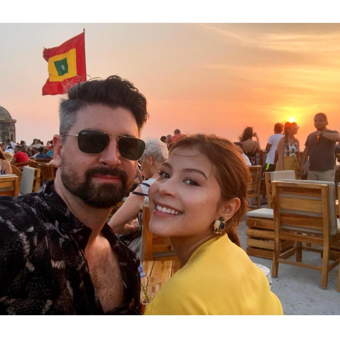 Our first trip to Cartagena, how can we forget this awesome afternoon with an awesome sunset in front of the ocean!
