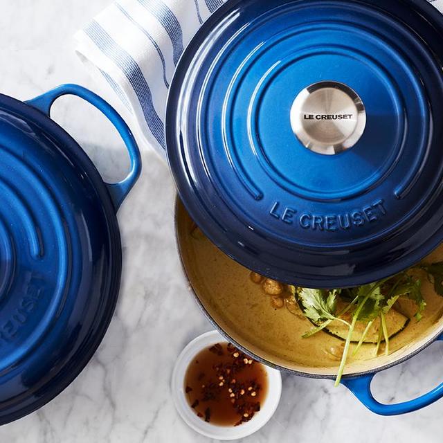 Le Creuset Signature Enameled Cast Iron Round Oven