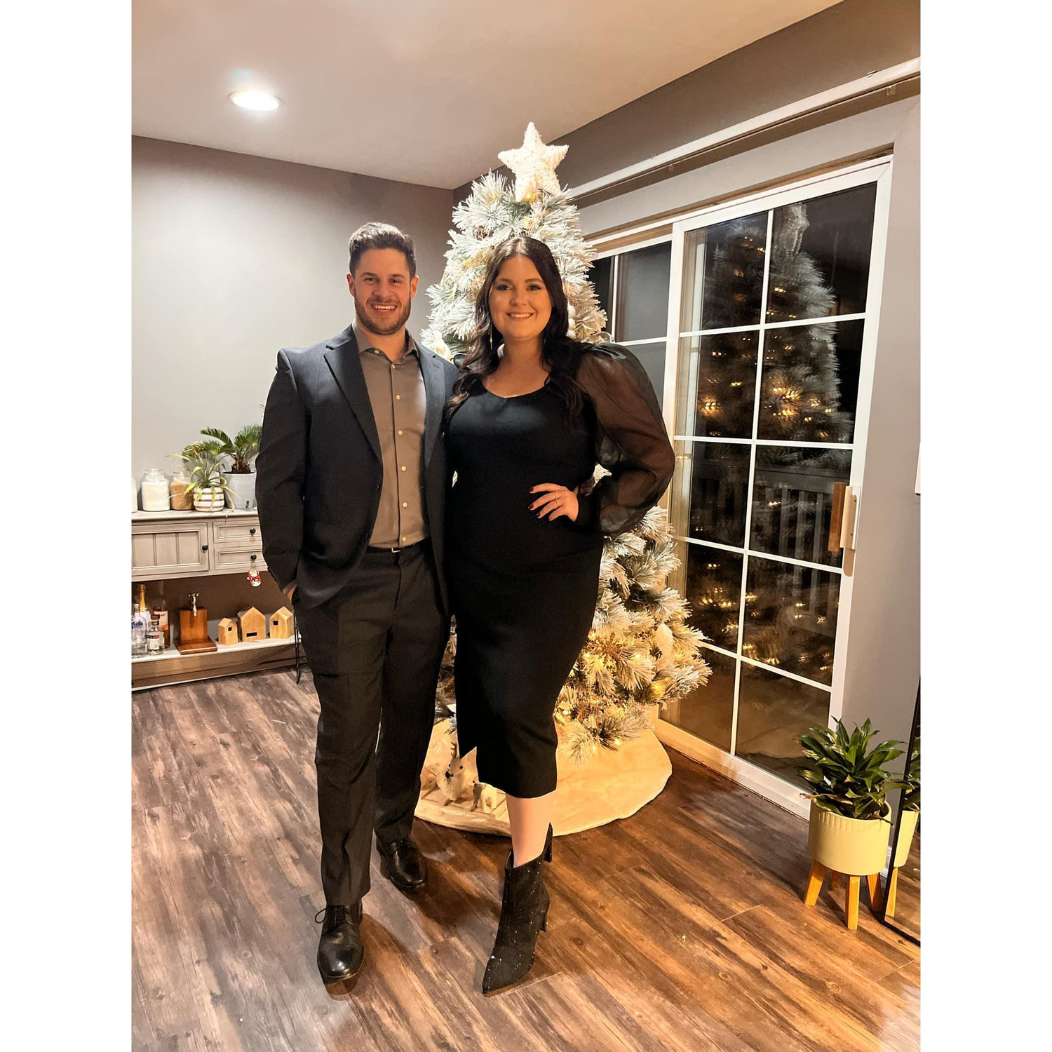 Flight #4/5 - November 2023 & January 2024: Monica + Dan visited Columbus to hunt for an apartment! Monica moved to Columbus in December 2023. Then, Dan came to visit for her work Holiday Party!
