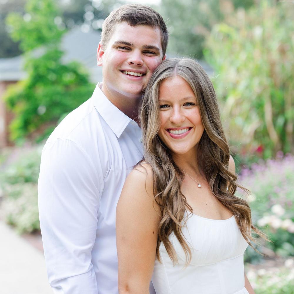 Emily Ross and Parker Little's Wedding Website, image size:1000x1000