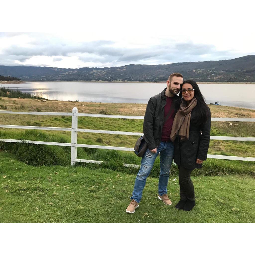 Vale and Conner taking an amazing photo.
Vale y Conner en una gran foto.
