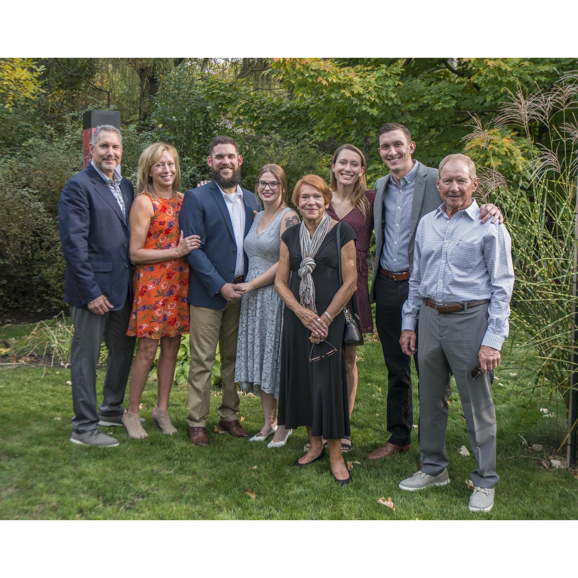 in this photo,
Steve's mom Amy, dad Mark, younger sister hanna, youngest brother Nick, grandmother Karen and grandfather Gottfried.