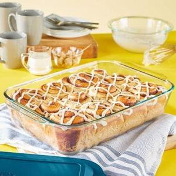Pyrex Deep 9x13-Inch Glass Baking Dish with Lid, Deep Casserole Dish, Glass Food Container, Oven, Freezer and Microwave Safe, Clear Container