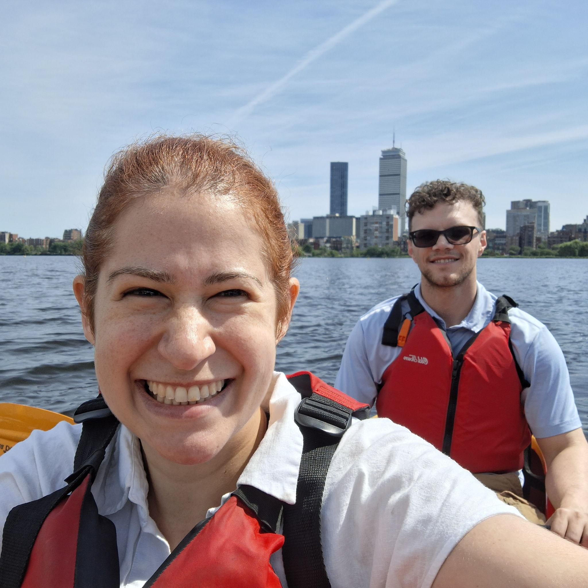 Kayaking on the Charles / Passeio de caiaque no rio Charles, em Boston