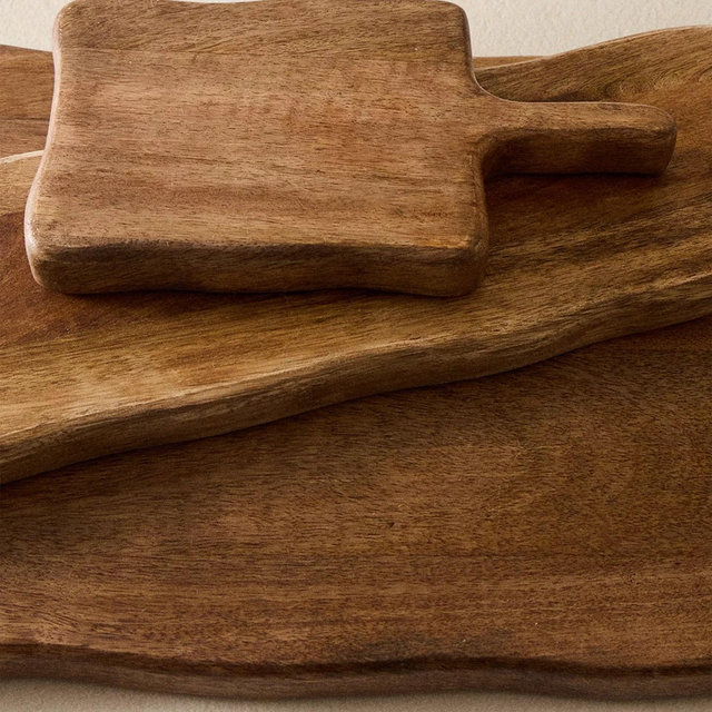 IRREGULAR WOODEN CUTTING BOARD 11.5”