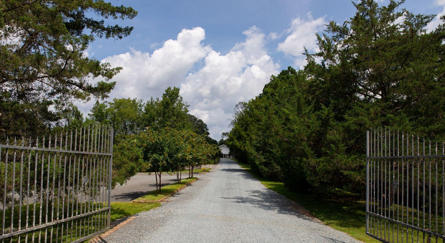 The Wedding Website of Jazmin Livingston and Thomas Dibble