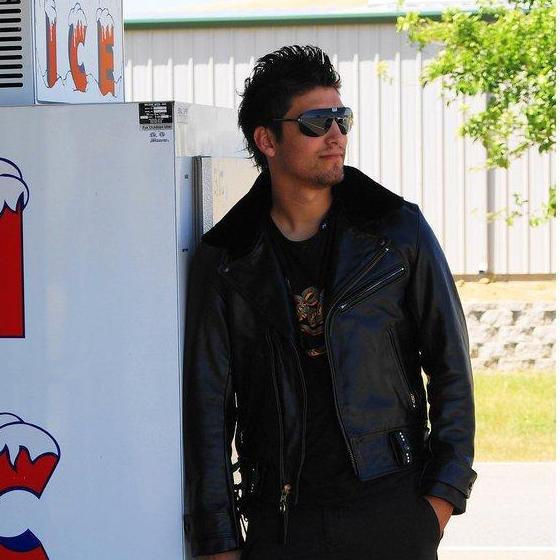 Anival's Original Tinder Profile Pic. #swoon