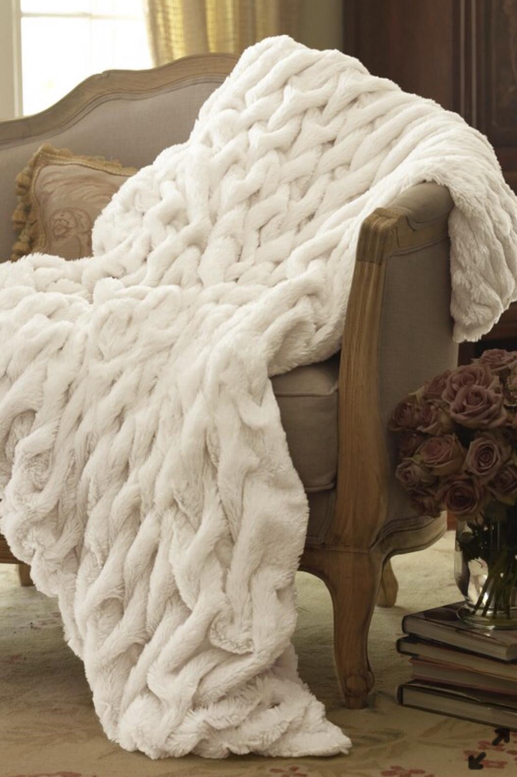 La Parisienne Faux Fur Throw IVORY