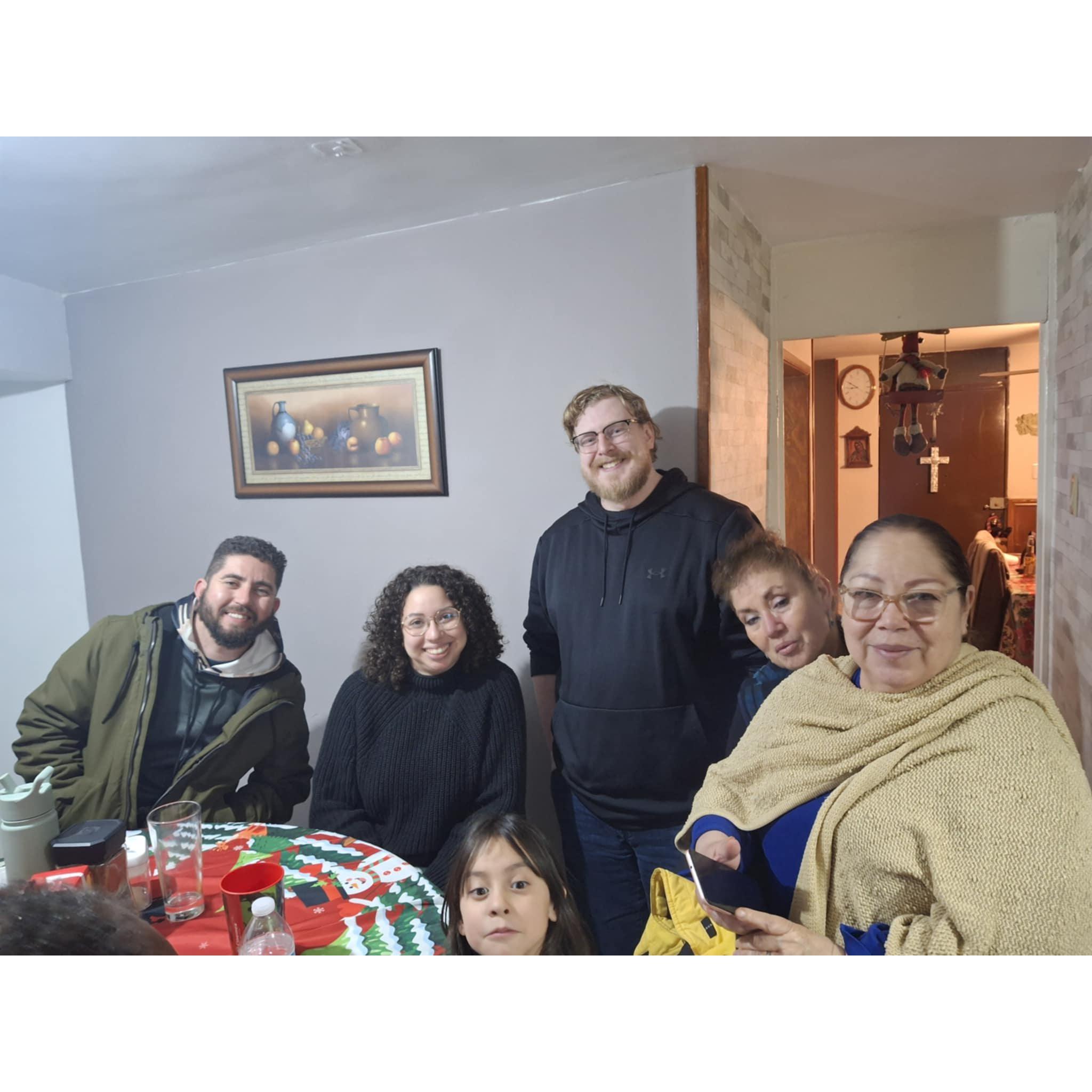 Jan 2025: Matt's first time in Chihuahua meeting AJ's family like her cousin Cesar and her tías Blanca and Irene. | La primera vez que Matt visita Chihuahua y conociendo a la familia de Alicia, como su primo César y sus tías Blanca e Irene.