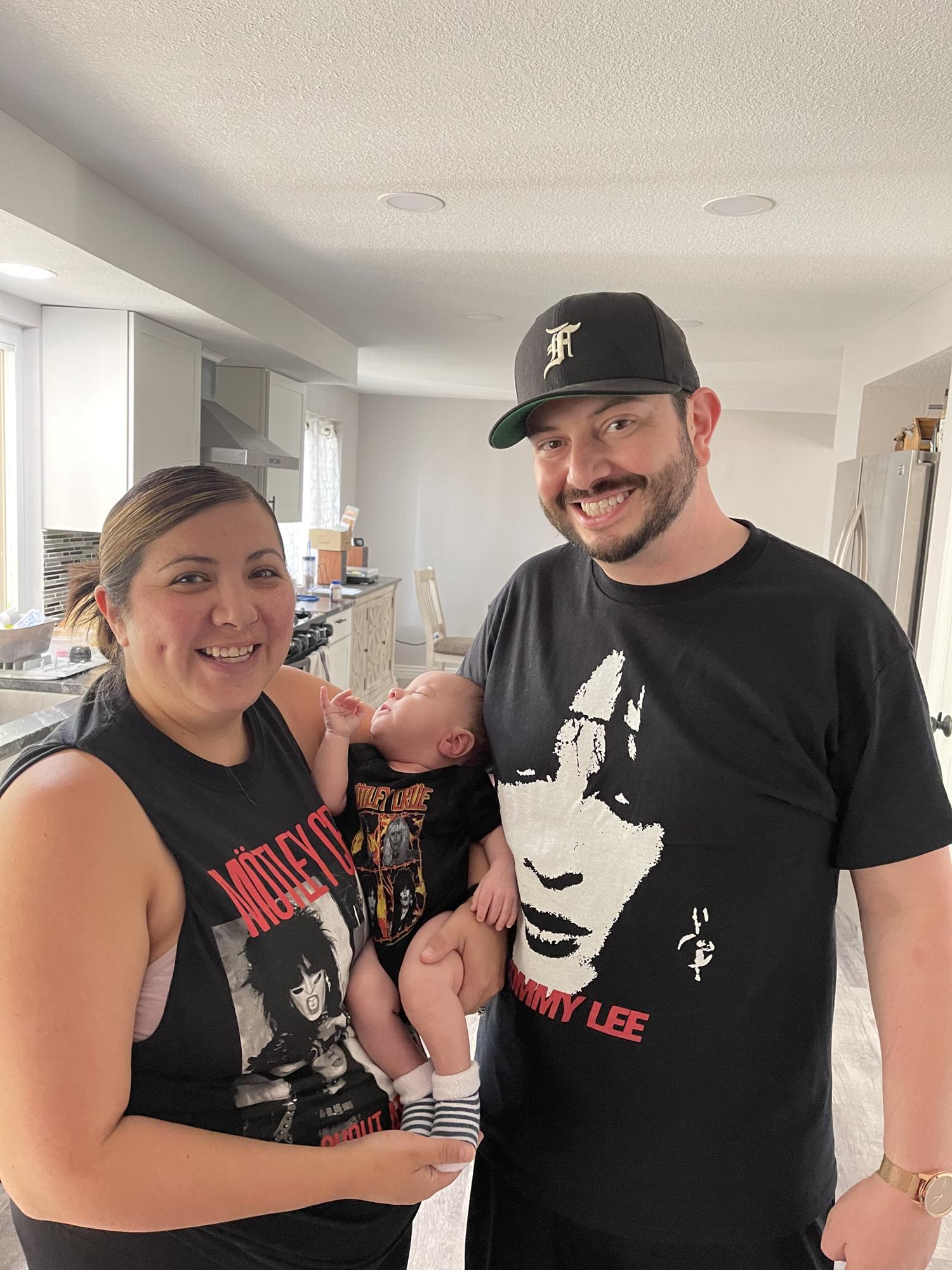 Family picture in our Motley Crue shirts! 🤘🏼