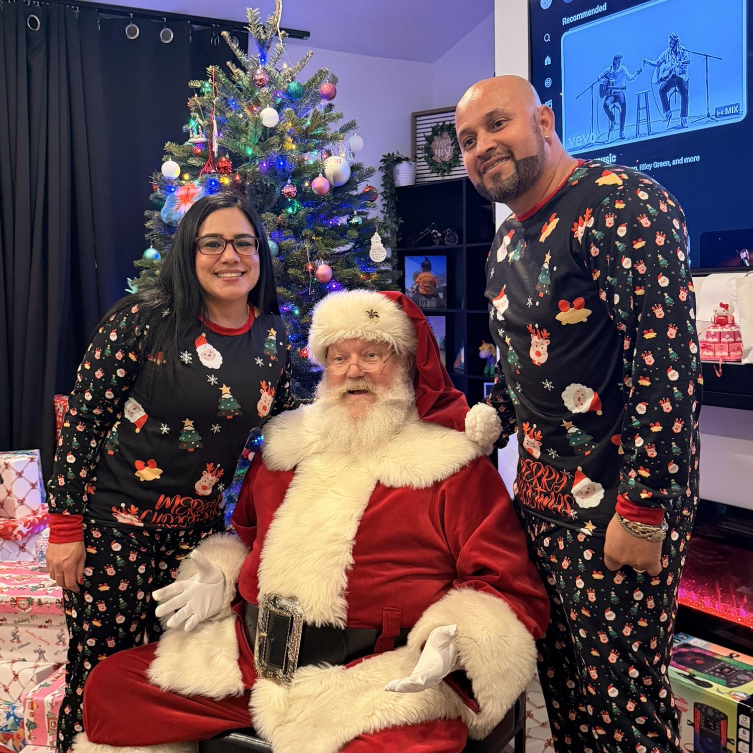 Santa paid us a little visit, of course we were on the nice list 😉😉