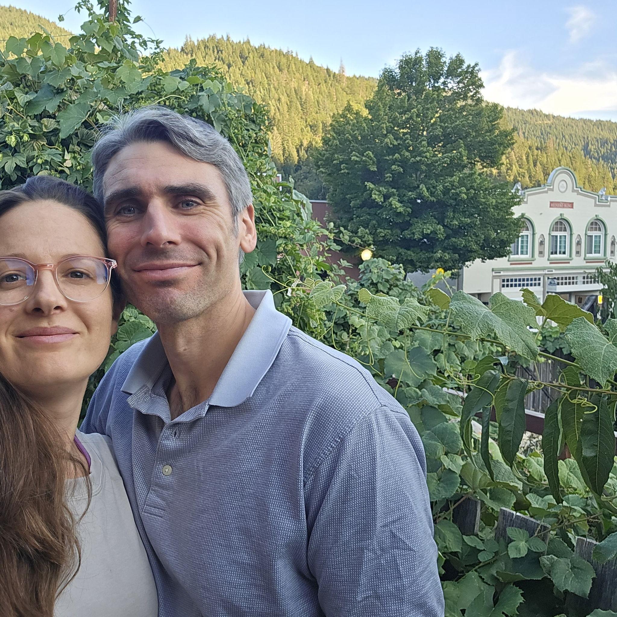 Dining on elk burgers infront of the hops garden in Dunsmuir, CA