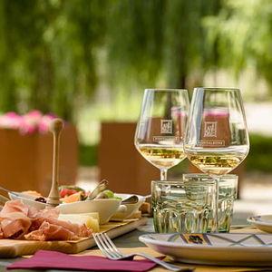 Wine tasting and lunch at Cantina del Vesuvio for 2