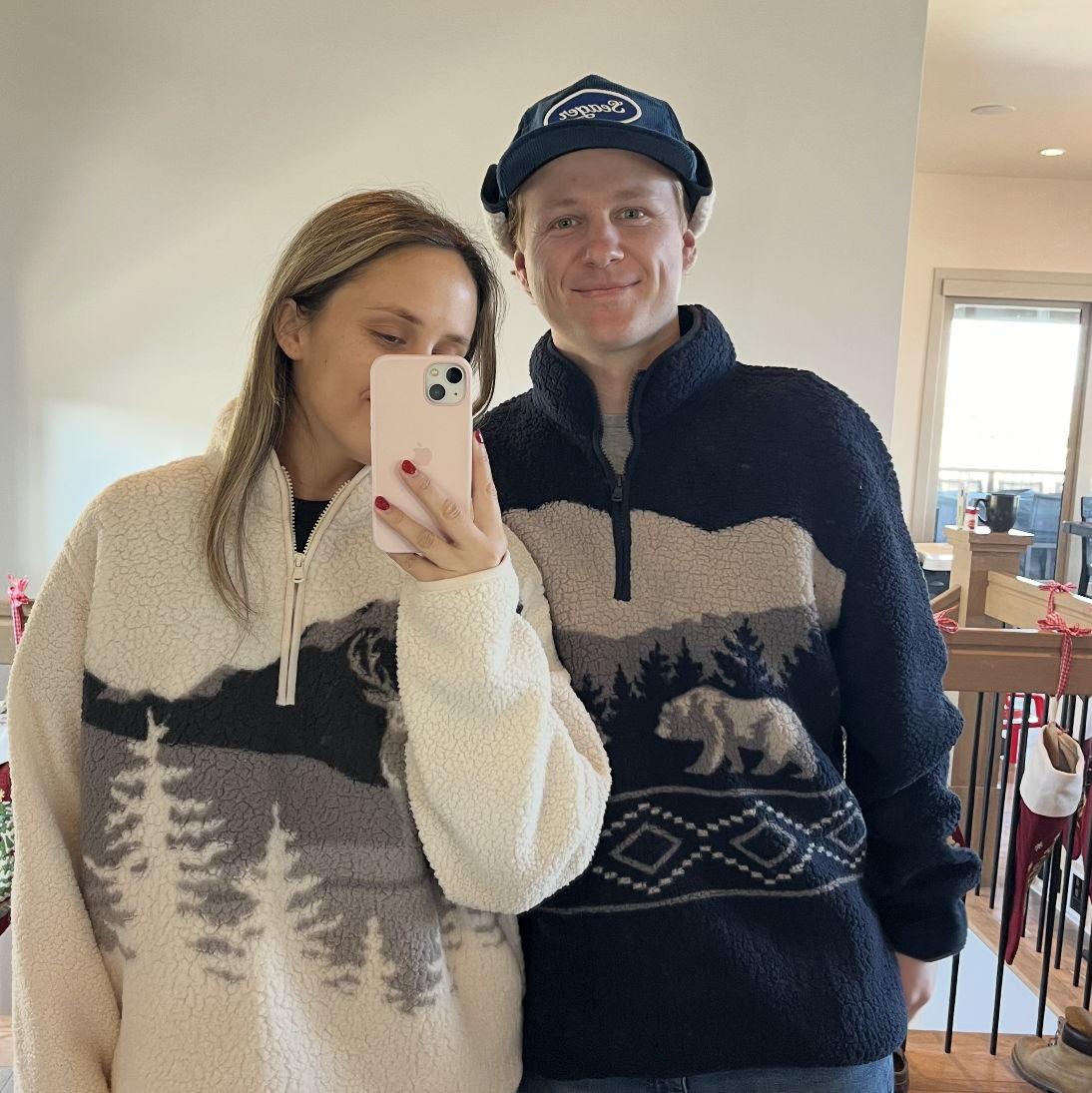 2023: Matching Xmas Sweaters!