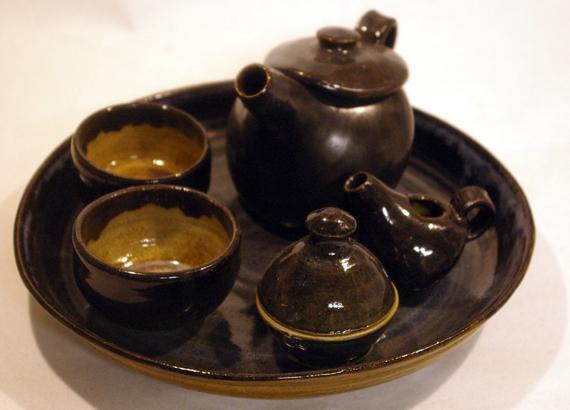 A Hobbit's Tea Set- The Bolger