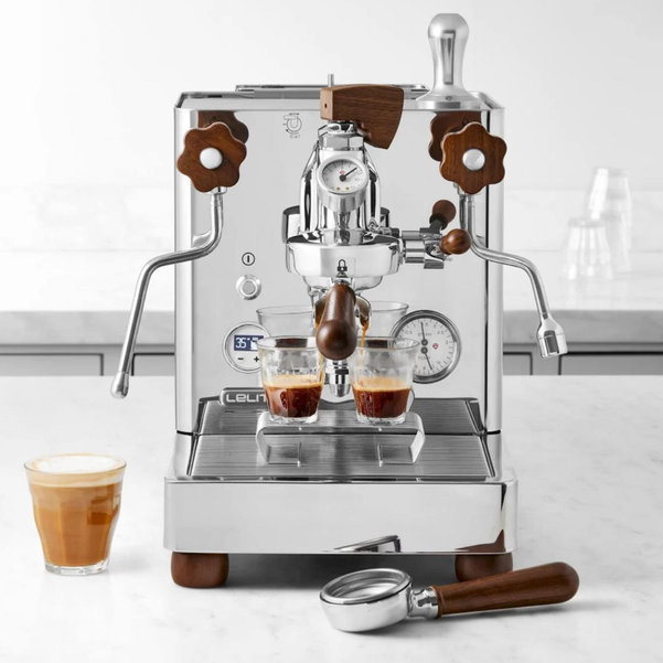 Espresso Machine/La máquina de expreso