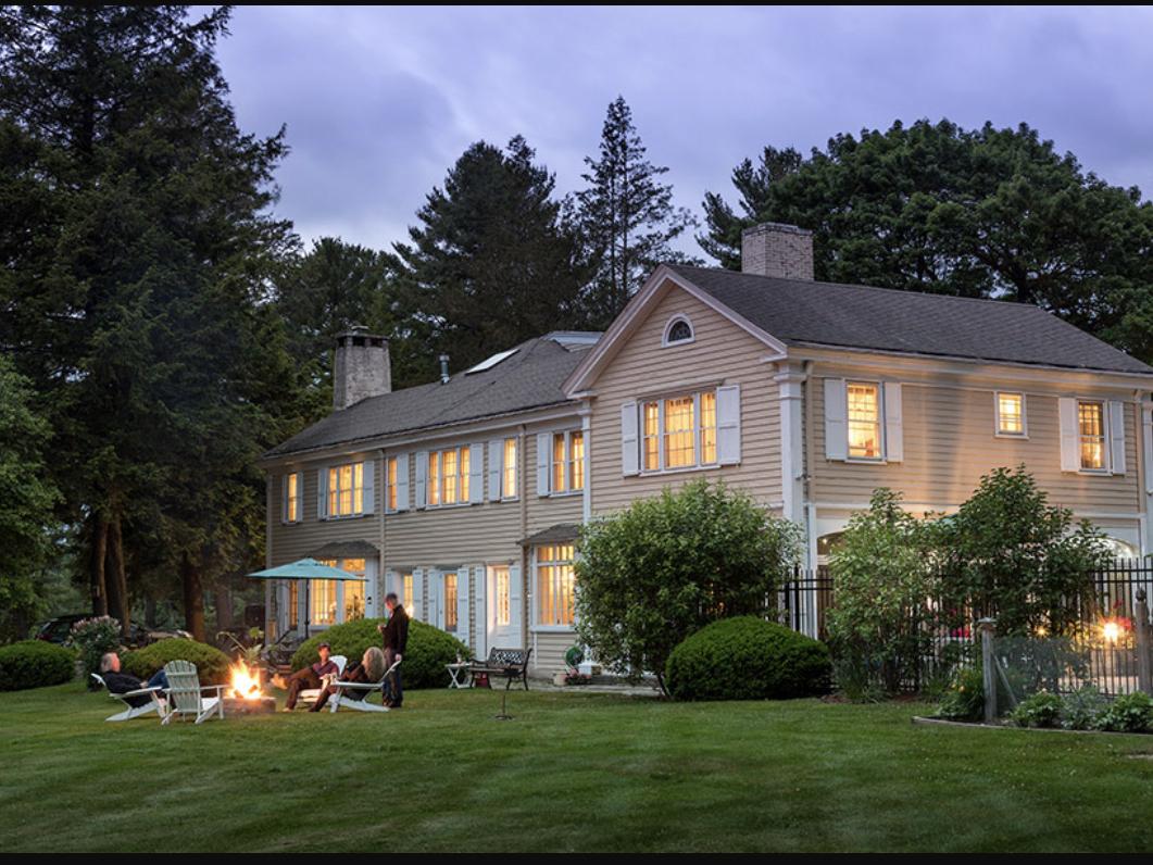 The Wedding Website of Stephanie Teixeira and Jessie Brodniak