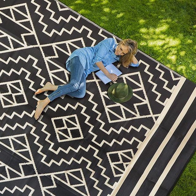 SAND MINE Reversible Mats, Plastic Straw Rug, Modern Area Rug, Large Floor Mat and Rug for Outdoors, RV, Patio, Backyard, Deck, Picnic, Beach, Trailer, Camping (9' x 12', Black & Cream)