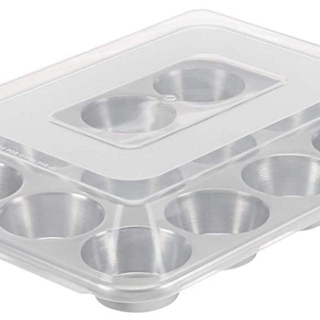 AmazonCommercial Aluminum Muffin Pan, 12 Cup with Lid