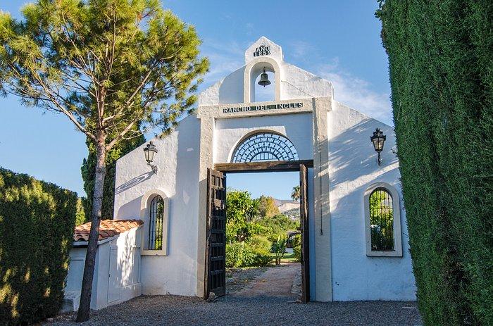 The Wedding Website of Sara Bornaz and Daniel Walford