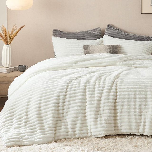 Bedsure Fluffy Comforter Set King - Super Soft Faux Fur Comforter King Size Cream White, Winter Warm Fleece Bedding Set, Plush Fuzzy Bed Set, 3 Pieces, 1 Shaggy Comforter with 2 Pillowcases