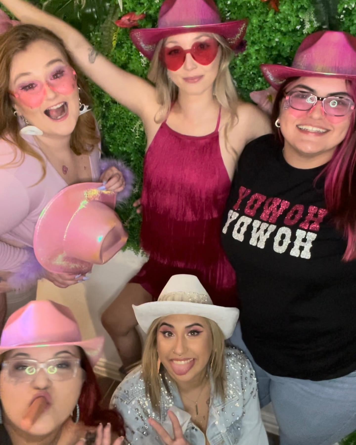 Helayna, Sam, Jaz, Nat, and Kaela on bachelorette night!