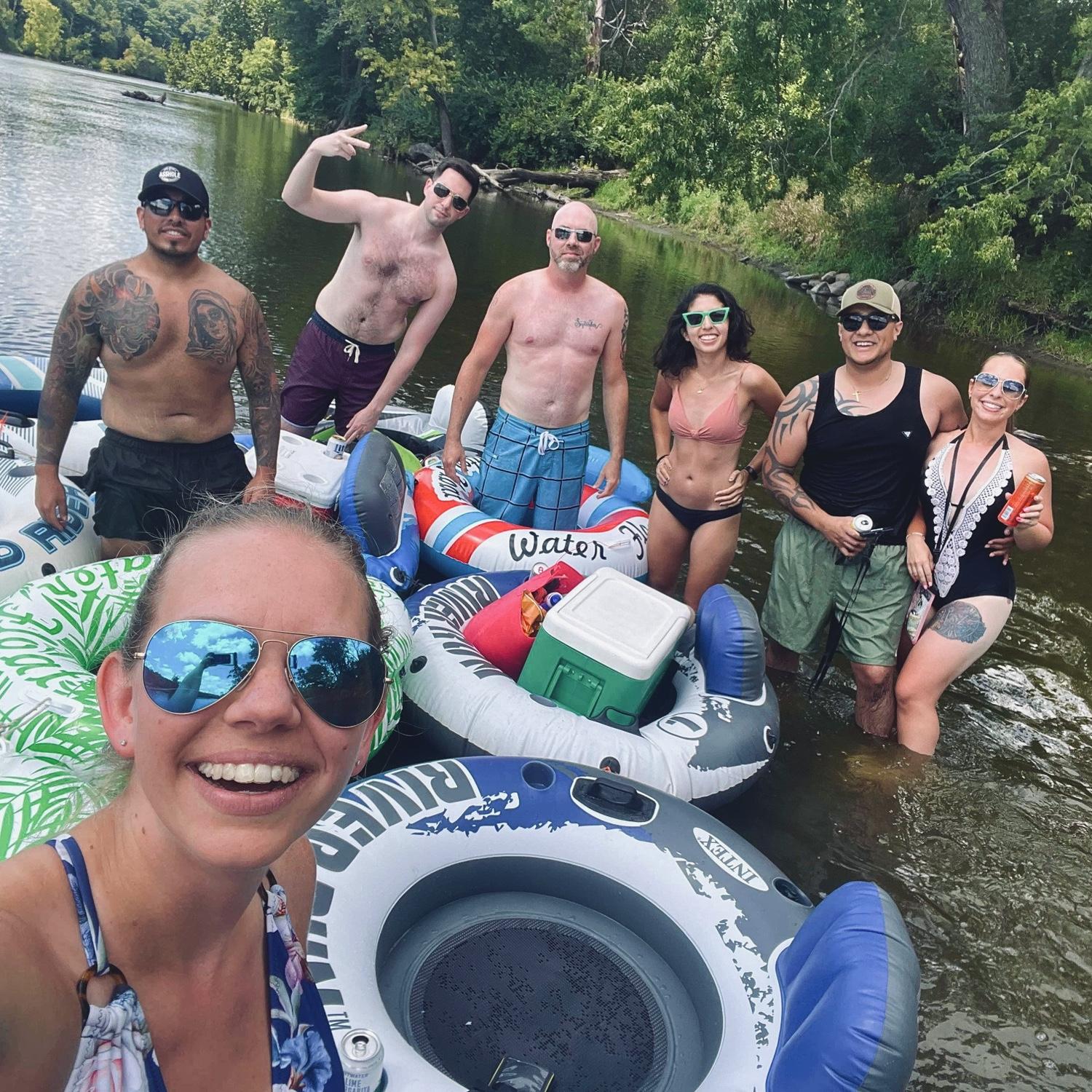 Us & our old apartment neighbors (the Bristol Crew) tubing on the fox river ☀️