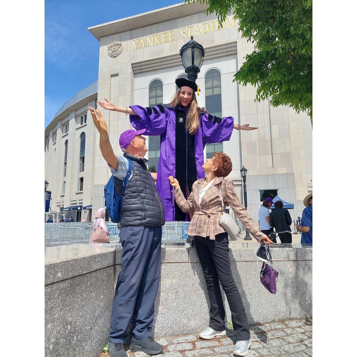 Antonio non ha potuto essere presente alla mia cerimonia di conferimento del diploma del Master alla New York University... sono venuti i miei genitori a festeggiare con me, ma lui mi è comunque mancato tantissimo! / Antonio couldn't be present at my Master's graduation ceremony at the New York University... my parents came to celebrate with me, but I still missed him so much! - 2022