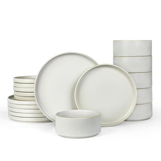 famiware Star Plates and Bowls Sets, Modern Stoneware Dinnerware Sets for 6, 18-Piece Kitchen Dish Set - Chip and Scratch Resistant, Microwave and Dishwasher Safe Tableware, Matte White