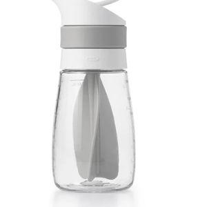 Twist & Pour Salad Dressing Mixer - Gray