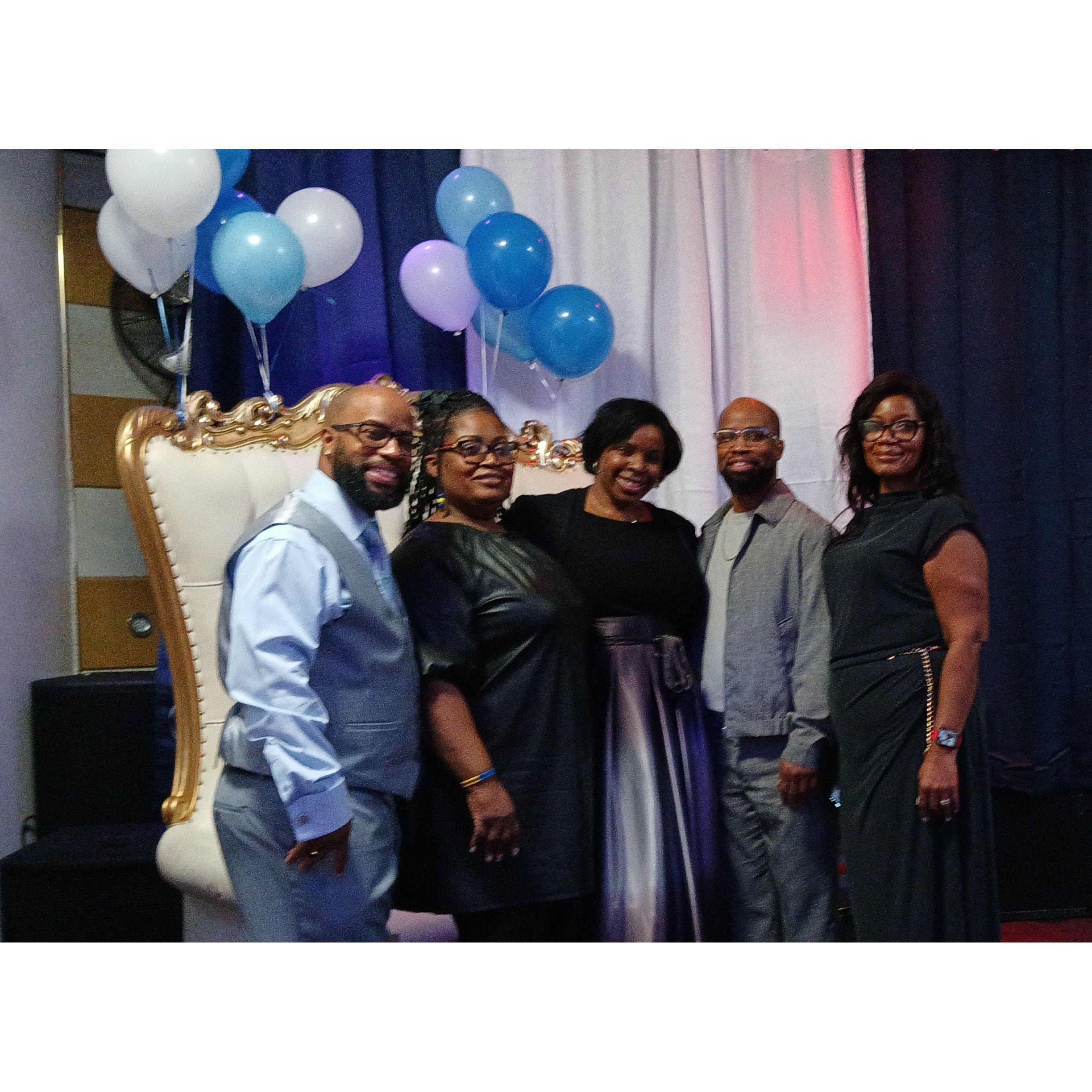 When family pulls up looking like a full photoshoot!#SquadStyleStrong