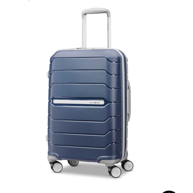 Freeform Carry-On Spinner Navy