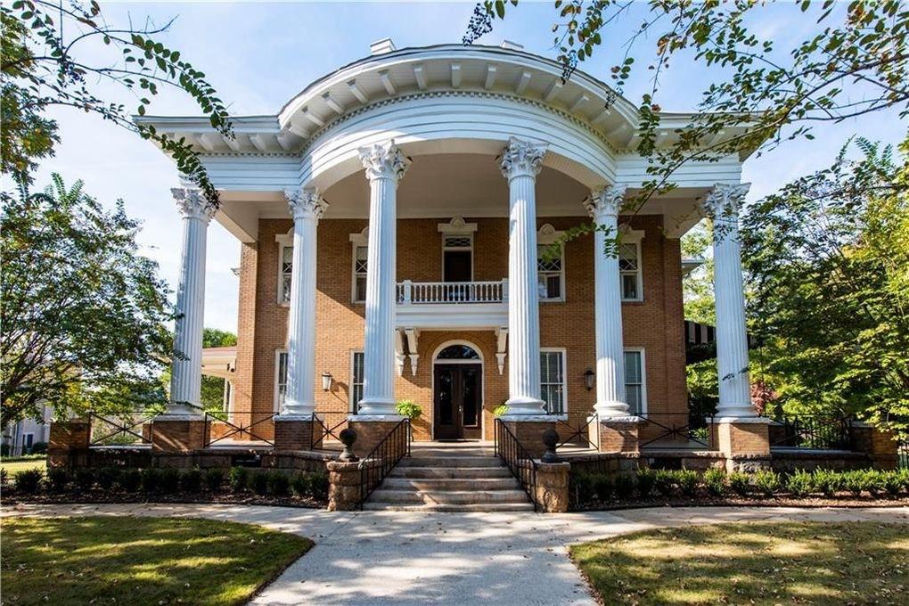 The Wedding Website of Lucas Ezequiel Da Pieve and Rachel Elizabeth Littleton