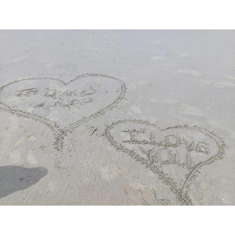 He wrote "te amo" in the sand, then I copied it in English!