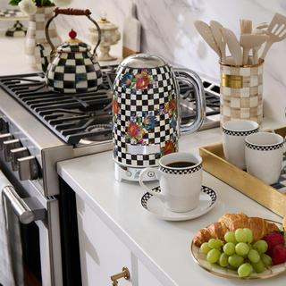 Courtly Flower Market Electric Kettle