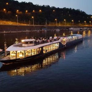 Prague City Tour & Dinner Cruise for 2