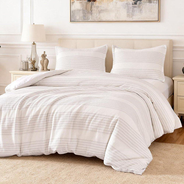 Amazon Basics Waffle Weave Microfiber 3-Piece Duvet Cover Set, Includes 1 Duvet Cover and 2 Pillow Shams, King, Dark Grey Striped