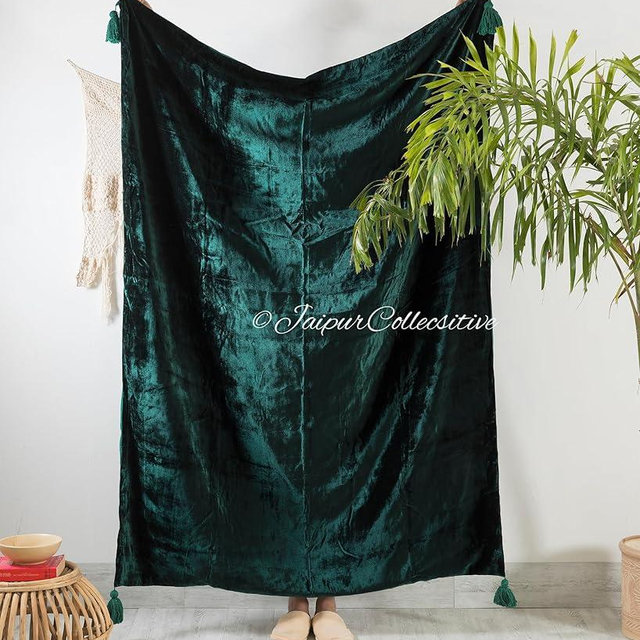 Luxury Crushed Emerald Green Velvet Throw Blanket with Tassels Soft Velvet Boho Sofa Throw for Living Room 120X180 Cms UO